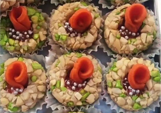 Picture of Kaju Rose Petal Basket